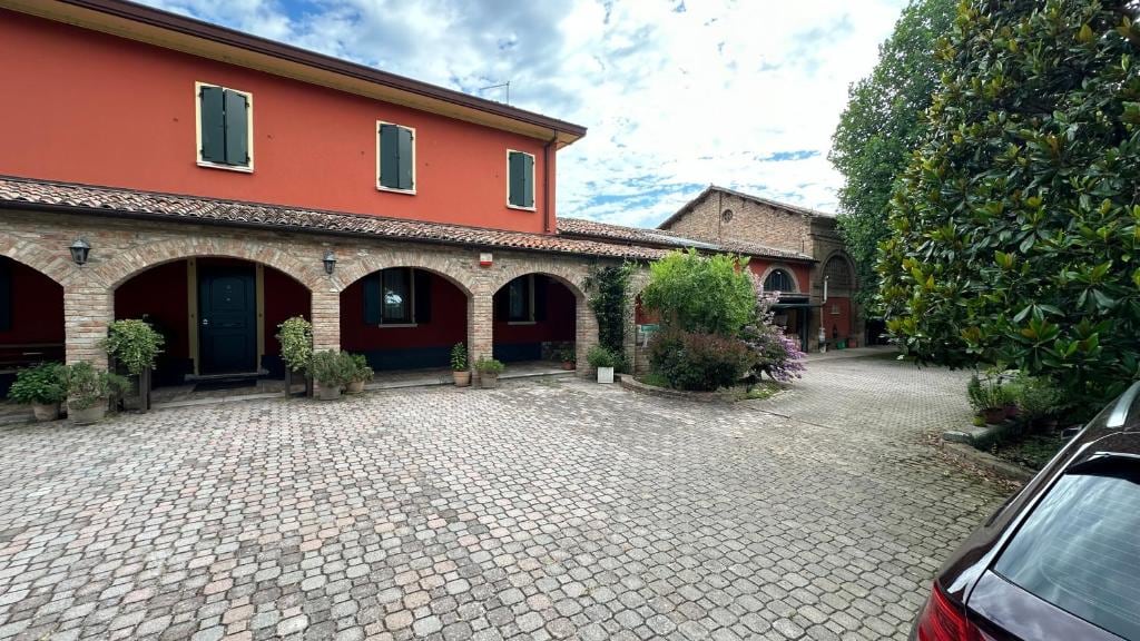 Il cortile ad archi