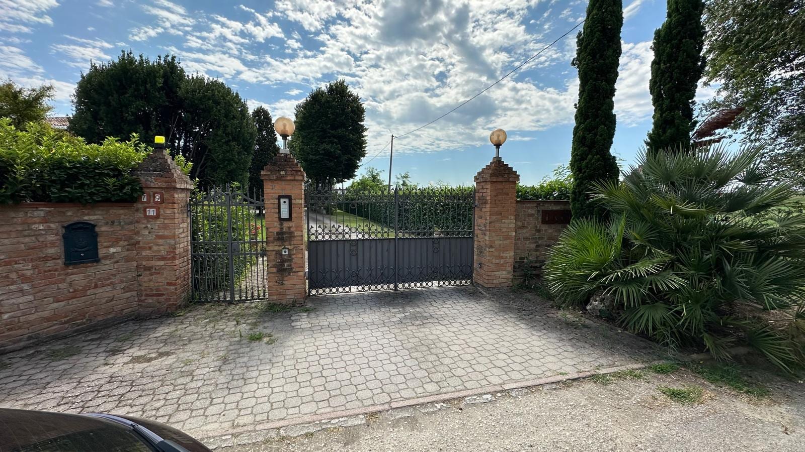 L'ingresso della tenuta